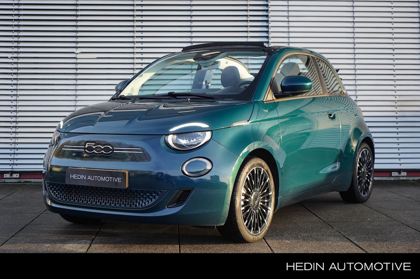 Fiat 500 C - Icon 42 kWh | Cabrio | Dealer onderhouden | Apple Carplay / Android Auto | 17'' Velgen - AutoWereld.nl