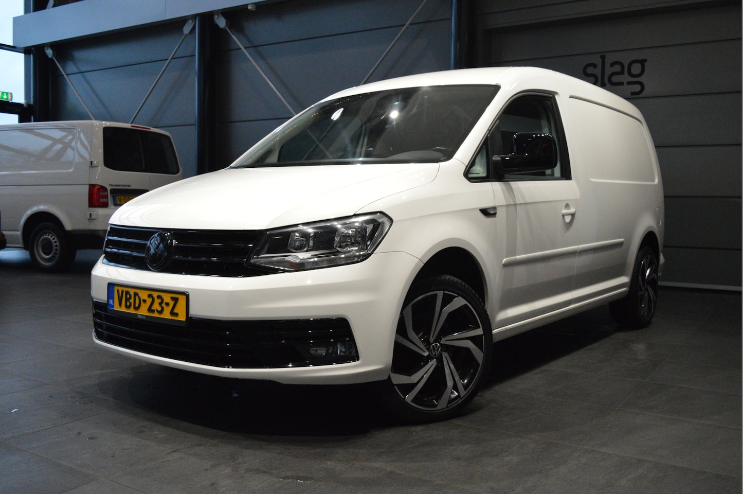 Volkswagen Caddy Maxi - 2.0 TDI L2H1 Highline navi cruise trekhaak 18 inch !! - AutoWereld.nl