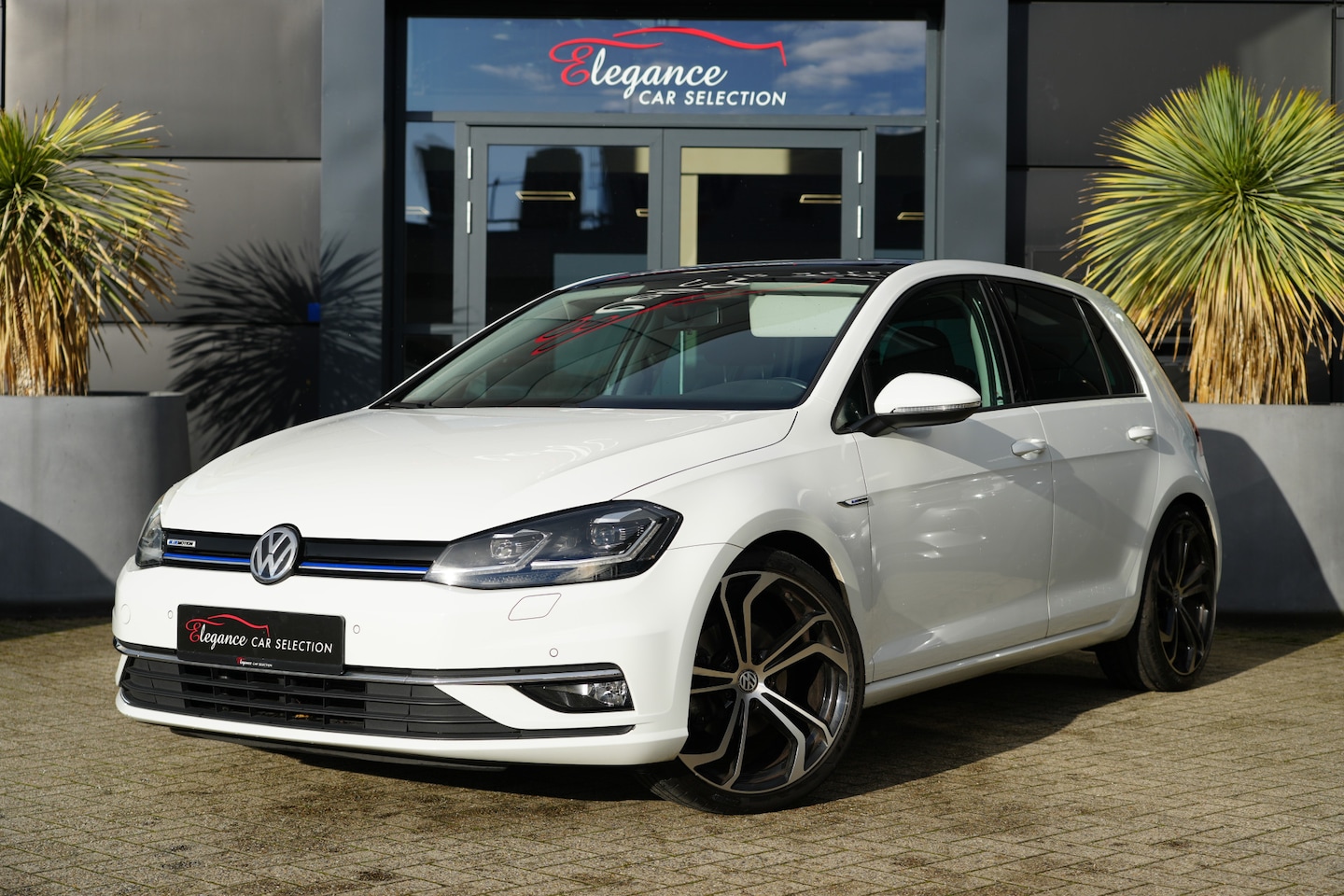 Volkswagen Golf - 1.5 TSI Highline 131pk Panoramadak/Stoelverwarming/AppleCarplay - AutoWereld.nl