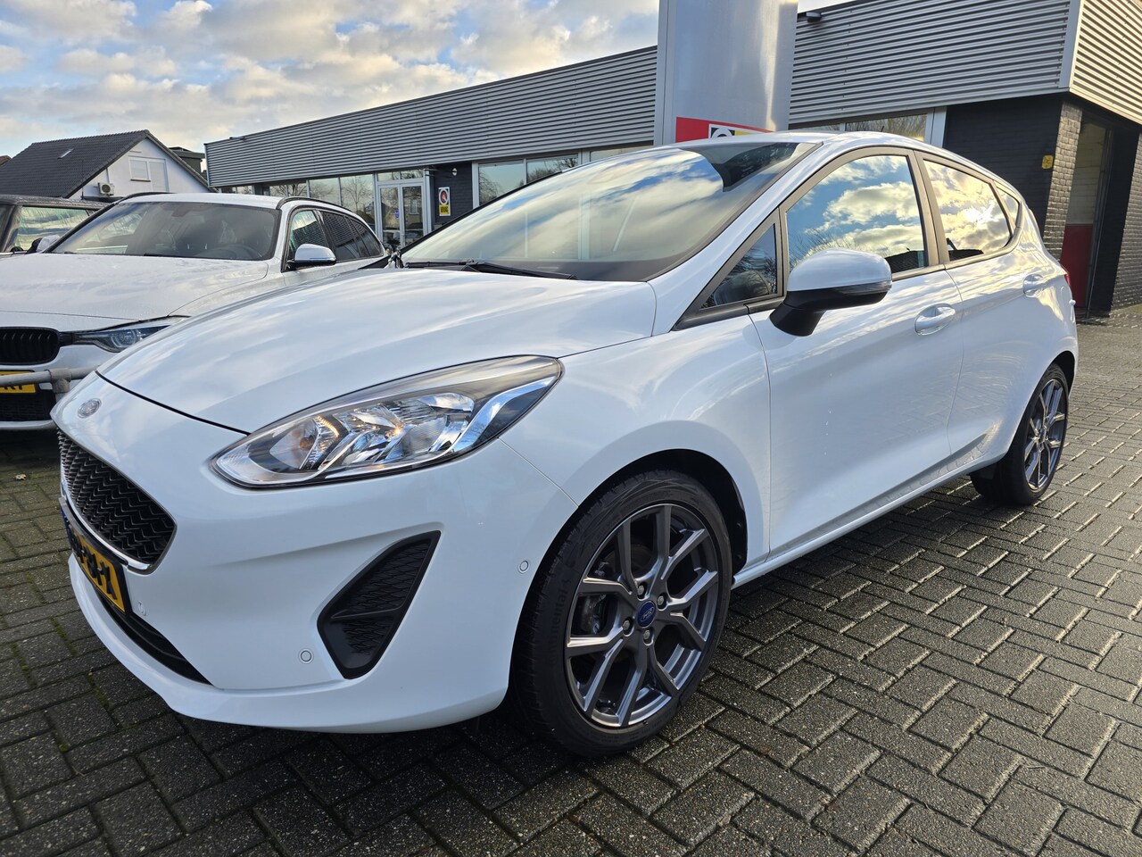 Ford Fiesta - 1.0 EcoBoost / NWE Riem / Parkeerassistent / Camera / DAB+ / Apple Carplay - AutoWereld.nl