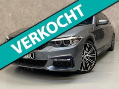 BMW 5-serie Touring - 520i M-Performance /M-pakket /Camera /Trekhaak/Dealer onderhouden