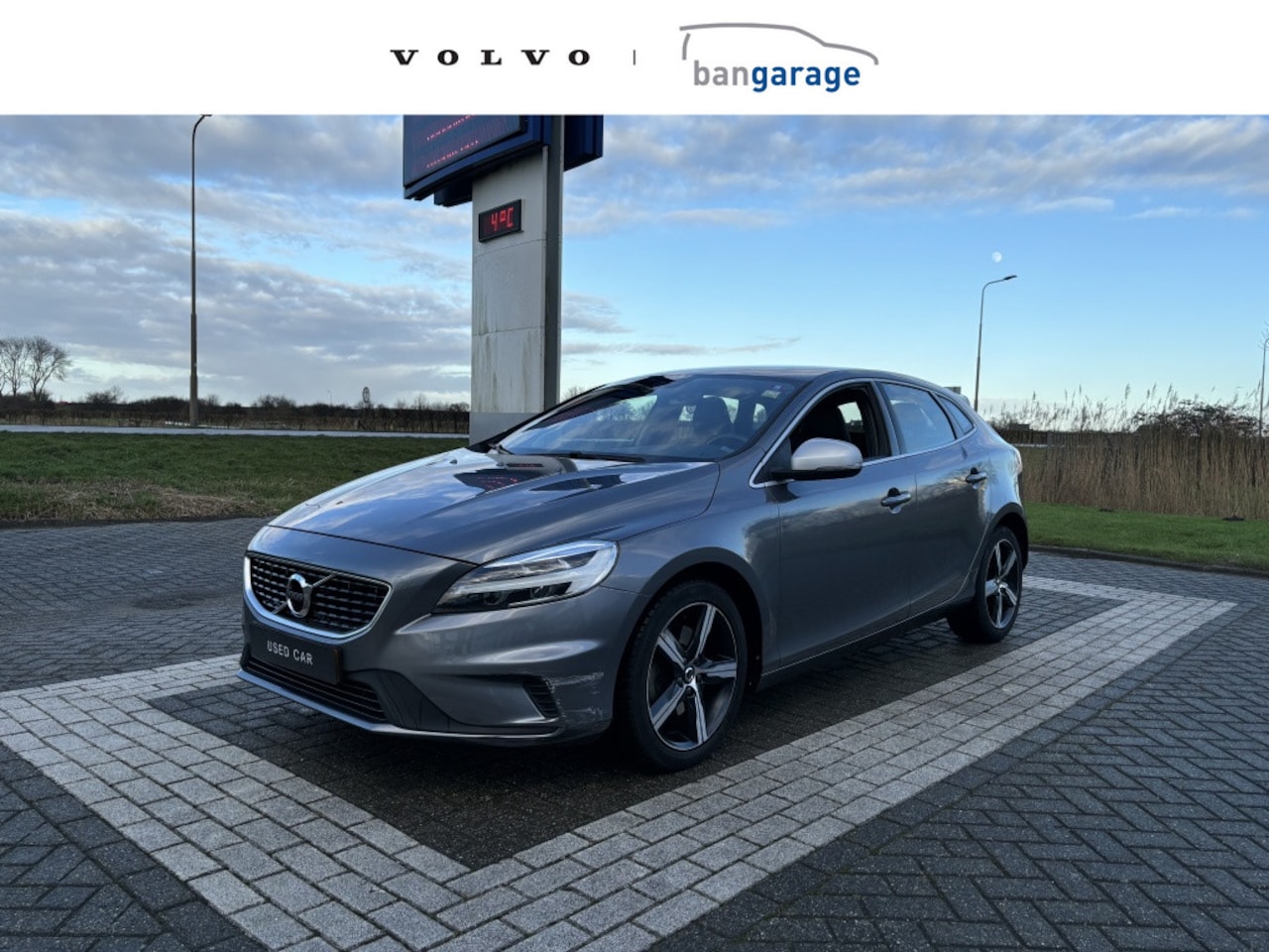 Volvo V40 - 2.0 T4 R-Design Stoelverwarming Trekhaak 6-Speed - AutoWereld.nl