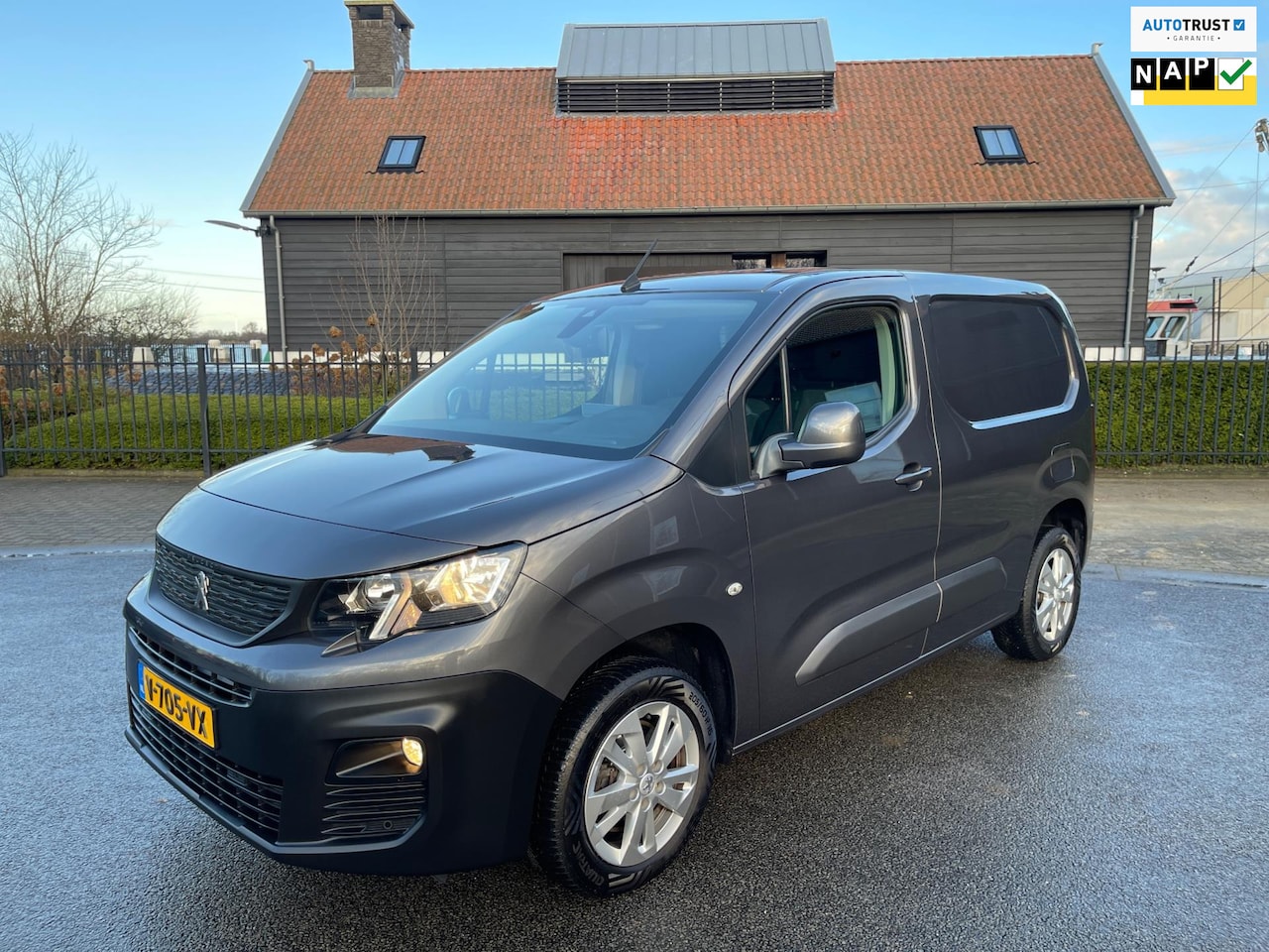 Peugeot Partner - 1.5 BlueHDI ASPHALT AUTOMAAT NAVI APPLE CARPLAY CAMERA PDC - AutoWereld.nl