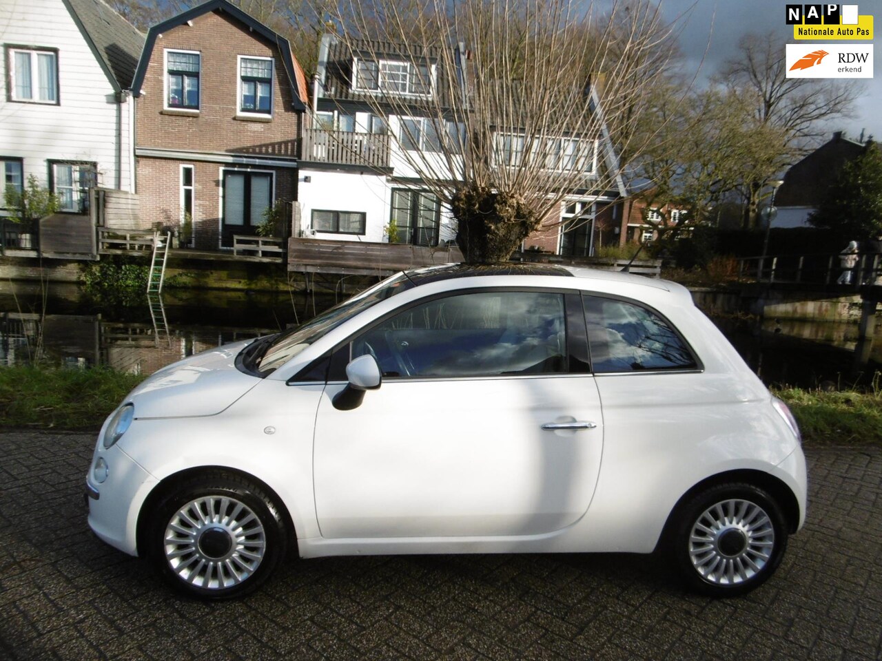 Fiat 500 - 1.2 Lounge 4-cilinder Airco Panorama Zuinig - AutoWereld.nl