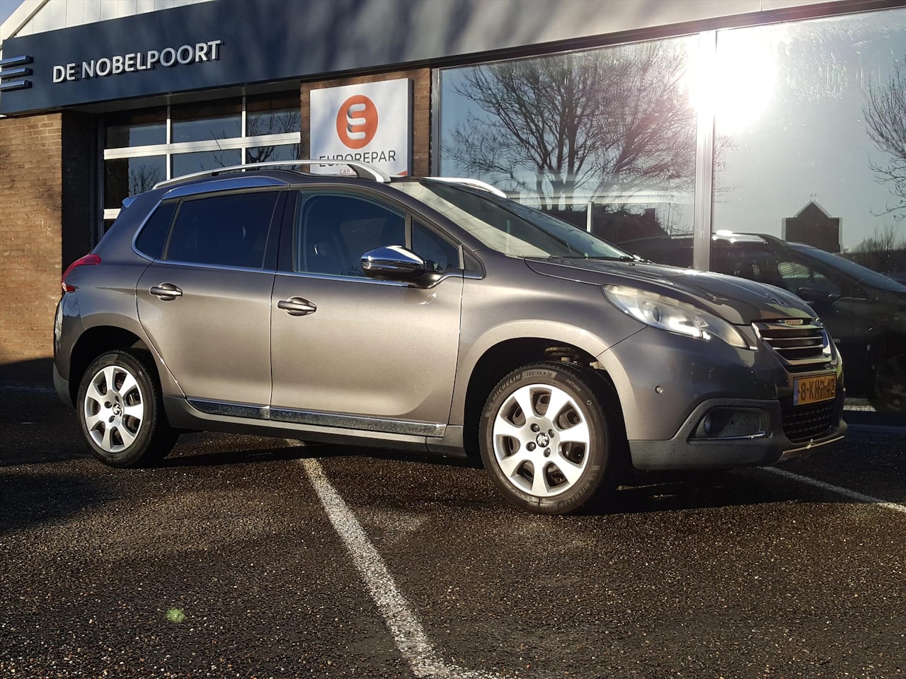 Peugeot 2008 - 1.6 VTi 120pk Première Navigatie | Cruise & Climate control | Panoramadak | Parkeersensore - AutoWereld.nl