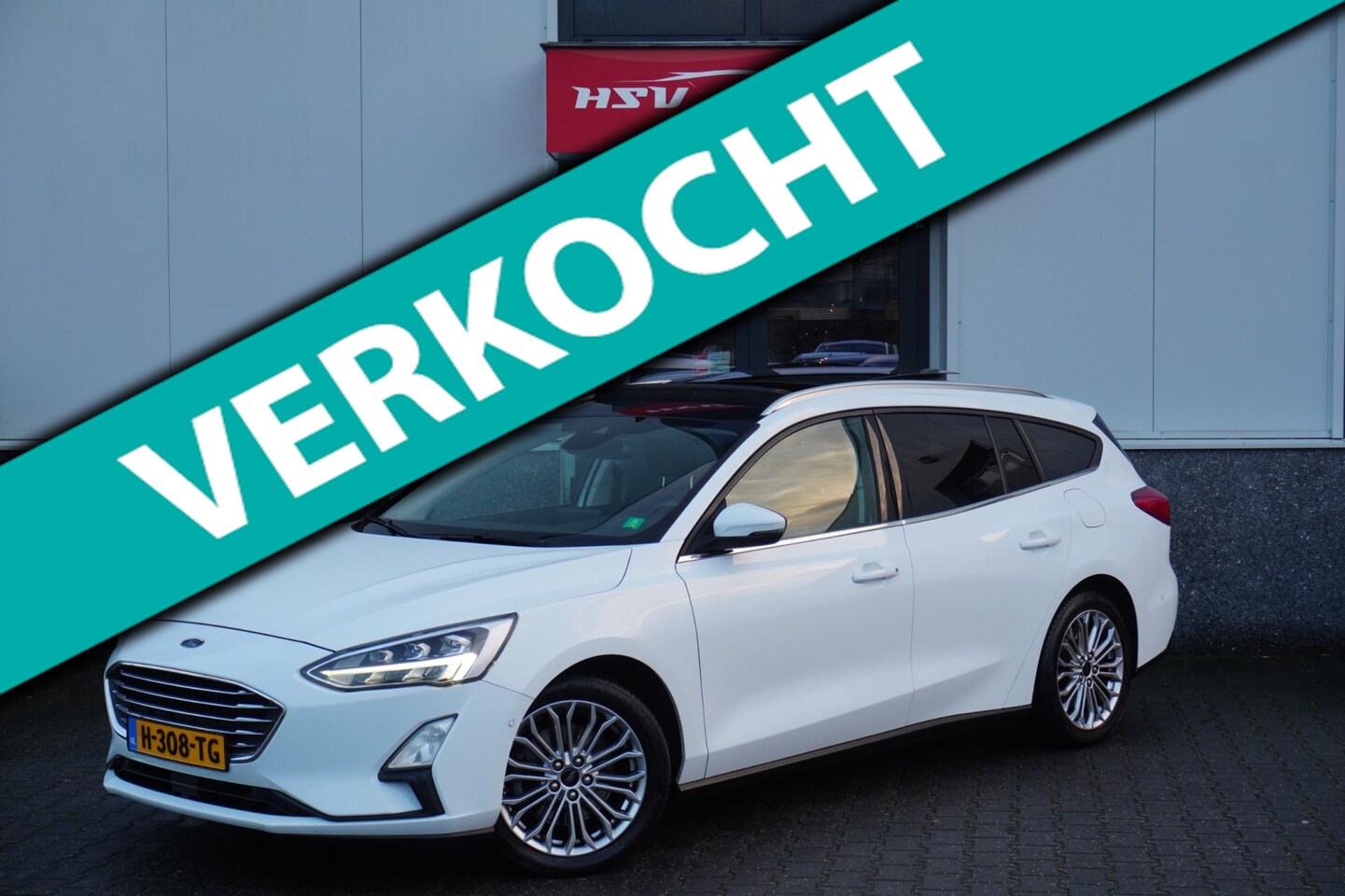 Ford Focus Wagon - 1.0 EcoBoost Vignale navi LM panodak - AutoWereld.nl