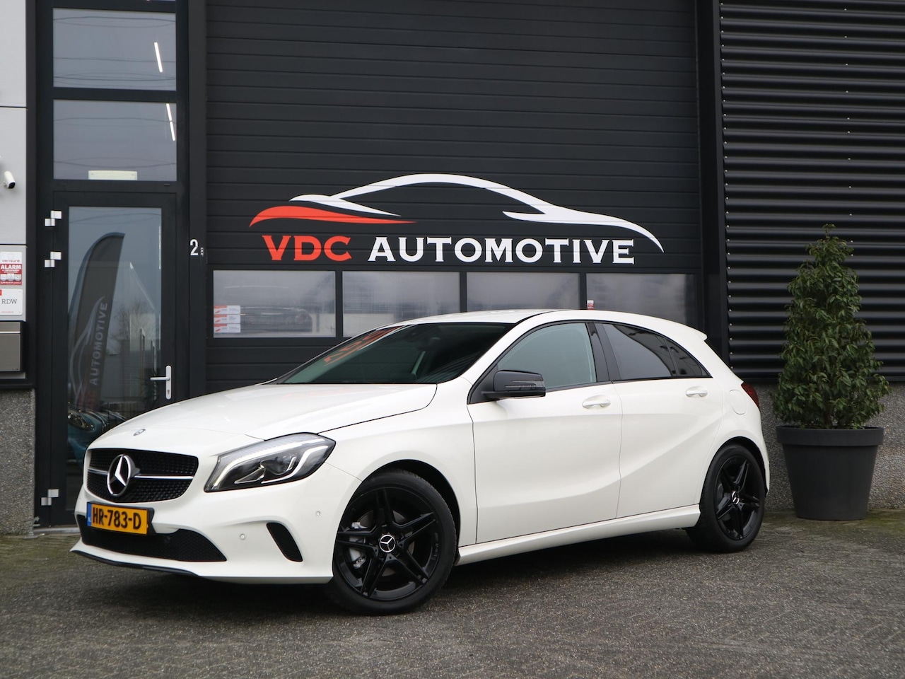 Mercedes-Benz A-klasse - 160 AMG Velgen | Carplay | Night | Stoelverwarming | Parkeersensoren | Navi | Cruisecontro - AutoWereld.nl