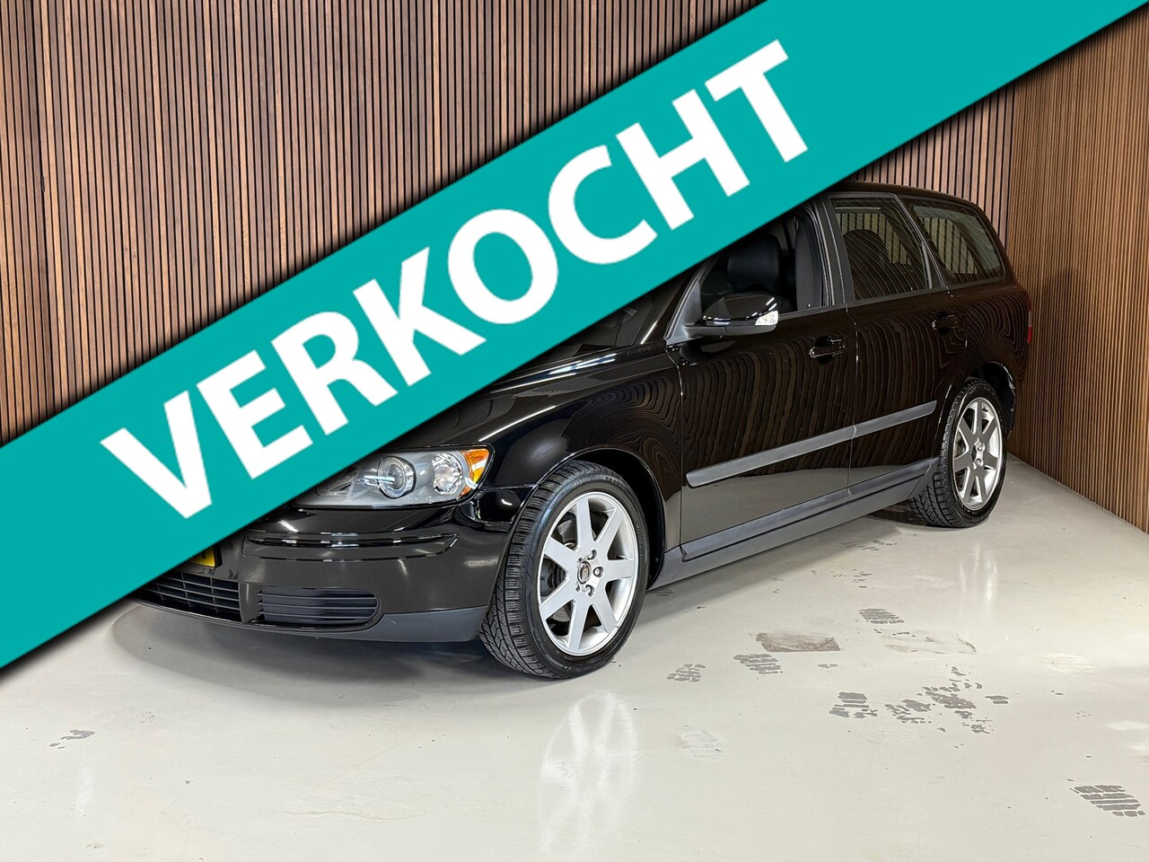 Volvo V50 - 2.4 Kinetic - Youngtimer - lage km stand - fiscaal aantrekkelijk - AutoWereld.nl