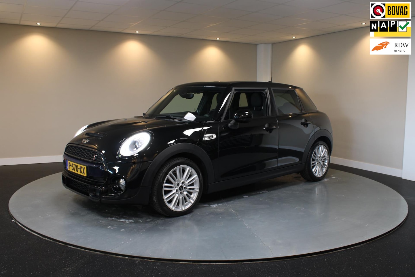 MINI John Cooper Works - S 2.0 Cooper S JCW Chili Serious Business *Automaat* Bomvol! - AutoWereld.nl