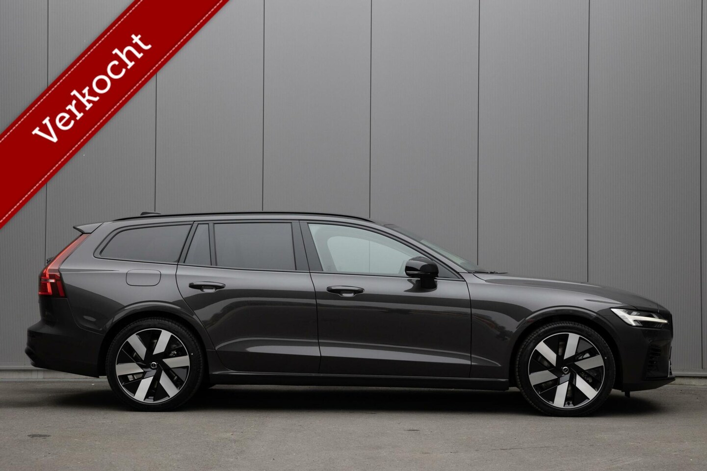 Volvo V60 - 2.0 T6 Recharge AWD Ultra Dark MY2025 | Full-Option | B&W - AutoWereld.nl