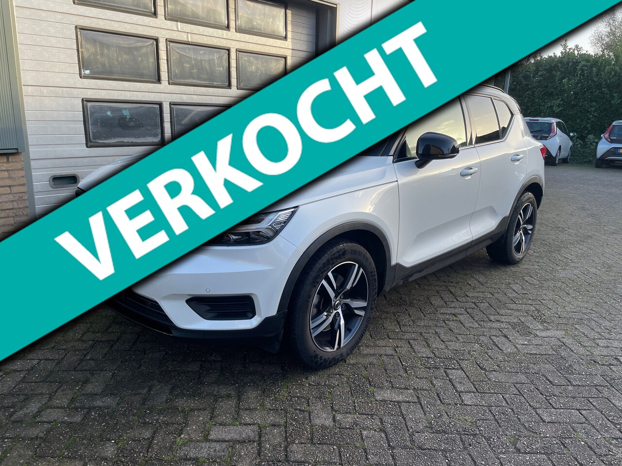 Volvo XC40 - 2.0 T4 AWD R-Design 2.0 T4 AWD R-Design, Panodak, Leer - AutoWereld.nl