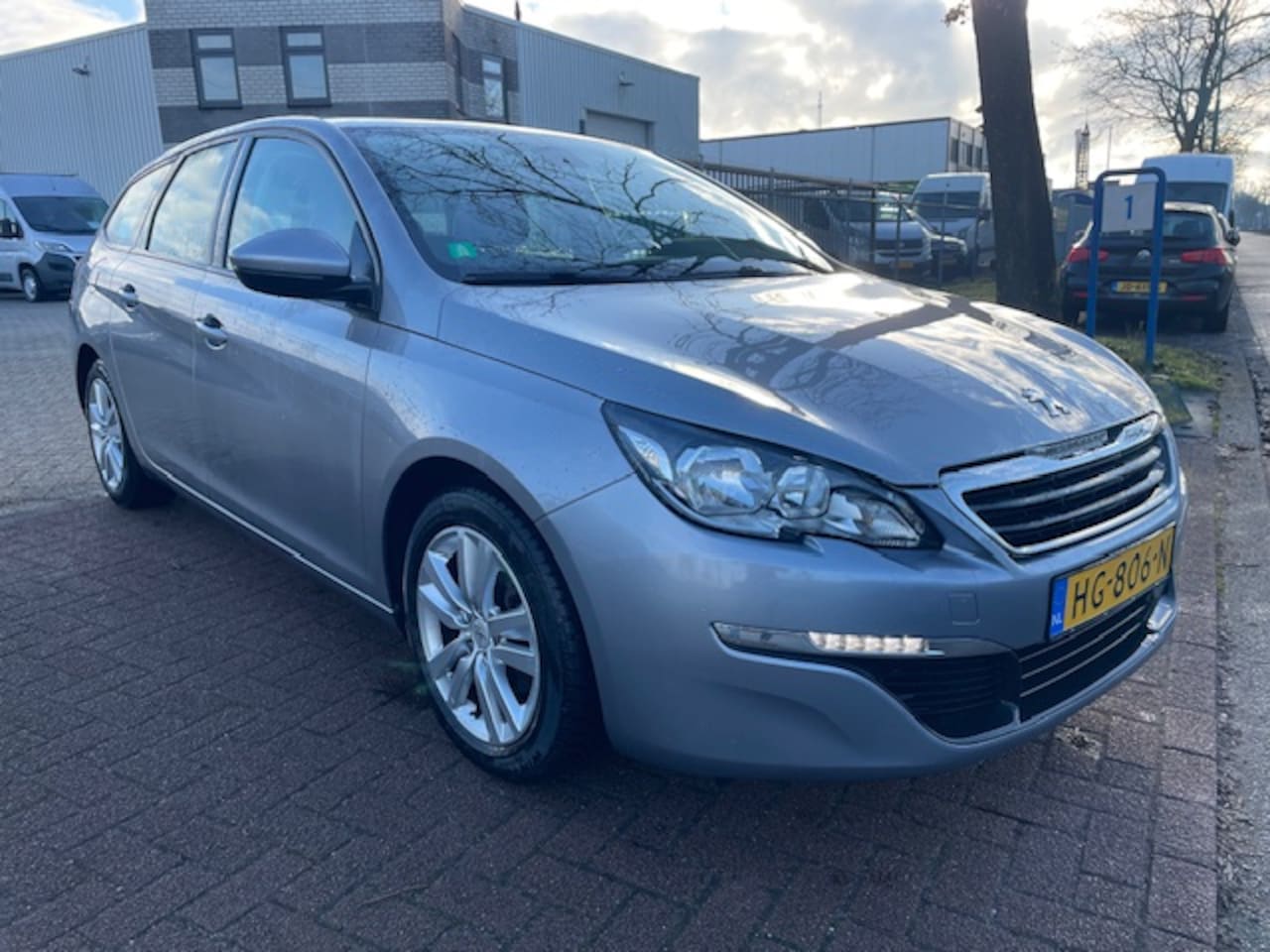 Peugeot 308 SW - 1.6 BlueHDI Blue Lease Pack Airco/ECC,Cruisecontrol, Navigatie - AutoWereld.nl