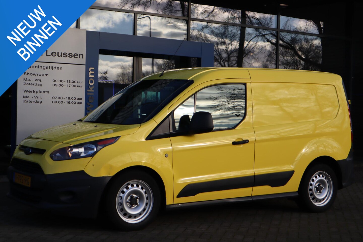 Ford Transit Connect - 1.5 TDCI L1 Ambiente AUTOMAAT TREKHAAK PARK-SENSOREN AIRCO LAADRUIMTE-BETIMMERING LADEKAST - AutoWereld.nl