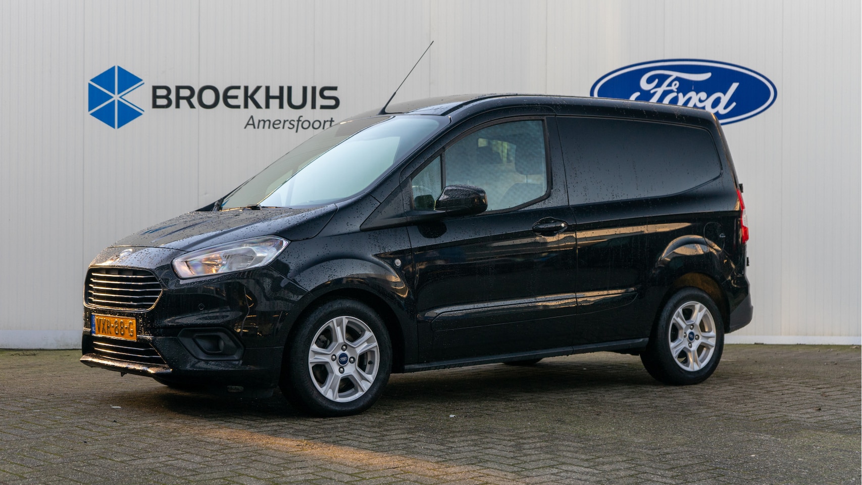 Ford Transit Courier - 1.5 TDCI Limited | Winterpakket | Climate controle | Cruise controle | Parkeersensoren Voo - AutoWereld.nl