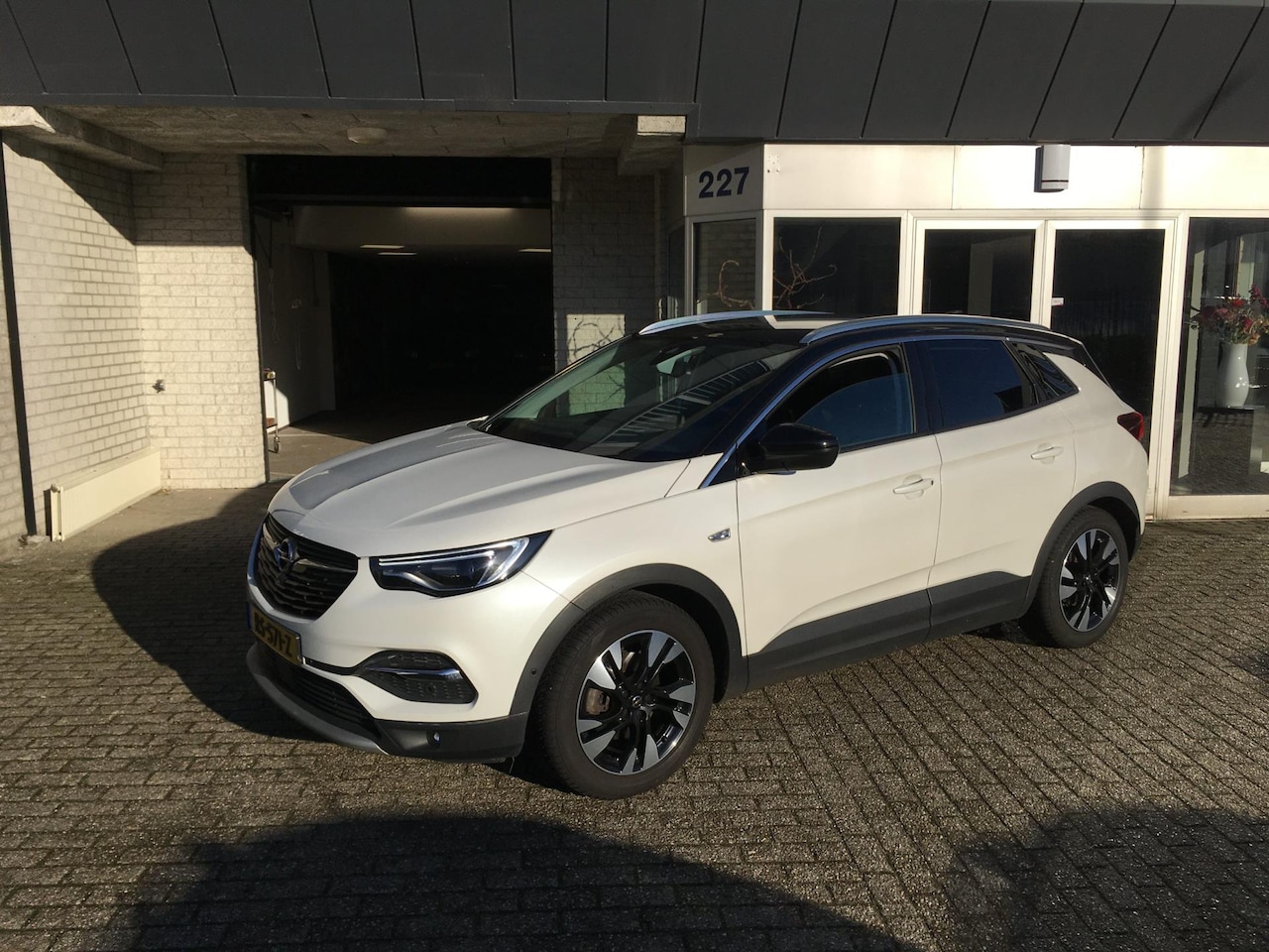 Opel Grandland X - 1.2 Turbo Innovation / LEDER / CAMERA / FULL OPTIONS / KEYLESS - AutoWereld.nl