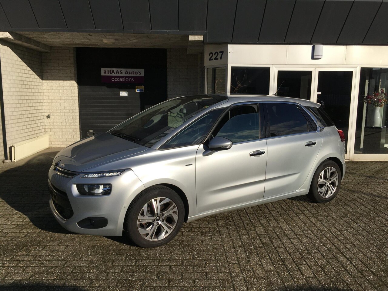 Citroën C4 Picasso - 1.6 e-HDi Exclusive / NIEUW MODEL / FULL OPTIONS / EXPORT PRIJS - AutoWereld.nl