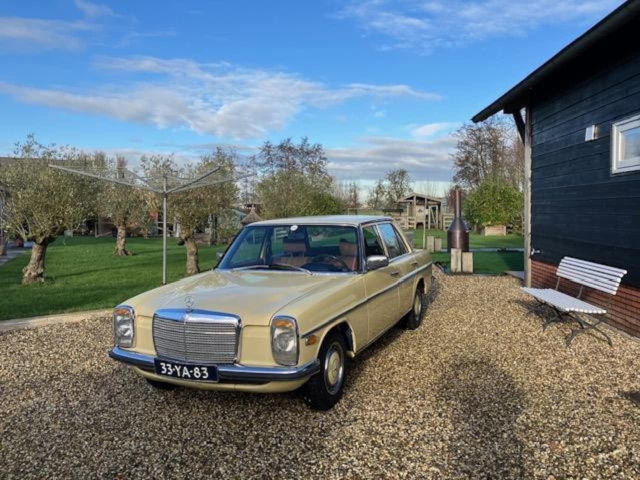 Mercedes-Benz 200-280 (W115) - 200 D W 115 originele, nette staat ahorngelb - AutoWereld.nl