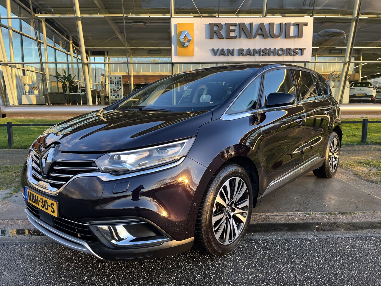 Renault Espace - 1.8 TCe Initiale Paris / 225 PK / Elec. Achterklep / Camera / 4-Control / PDC V+A / Schuif - AutoWereld.nl