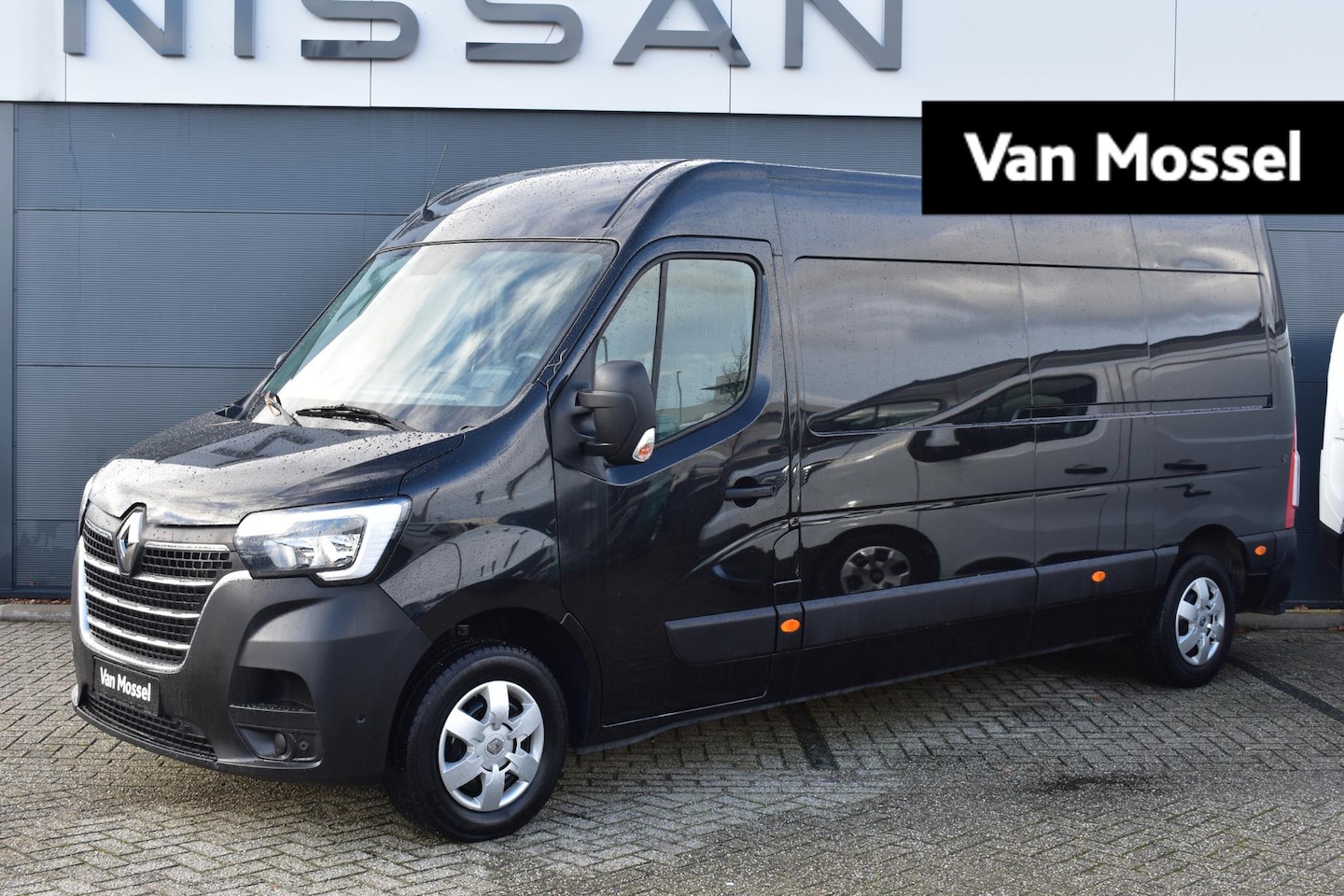 Renault Master - T35 2.3 dCi 135pk L3H2 Work Edition | Navigatie | Trekhaak | Achteruitrijcamera + Parkeers - AutoWereld.nl