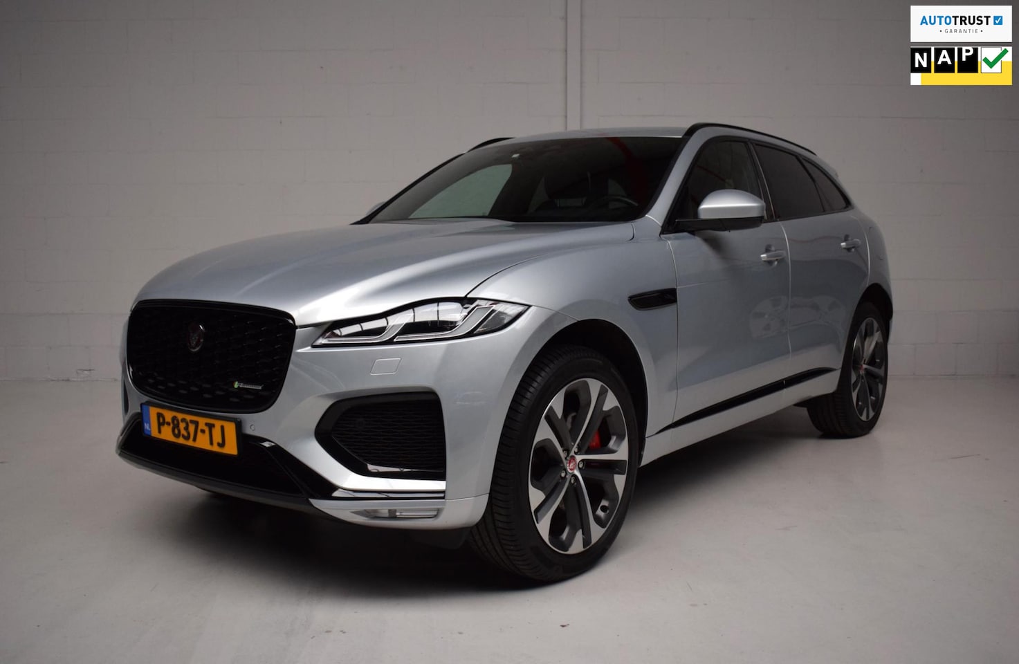 Jaguar F-Pace - 2.0 P400e PHEV R-Dynamic HSE ORG.NED / PANORAMADAK / 360CAMERA / BTW / NAP / NW €108000 - AutoWereld.nl