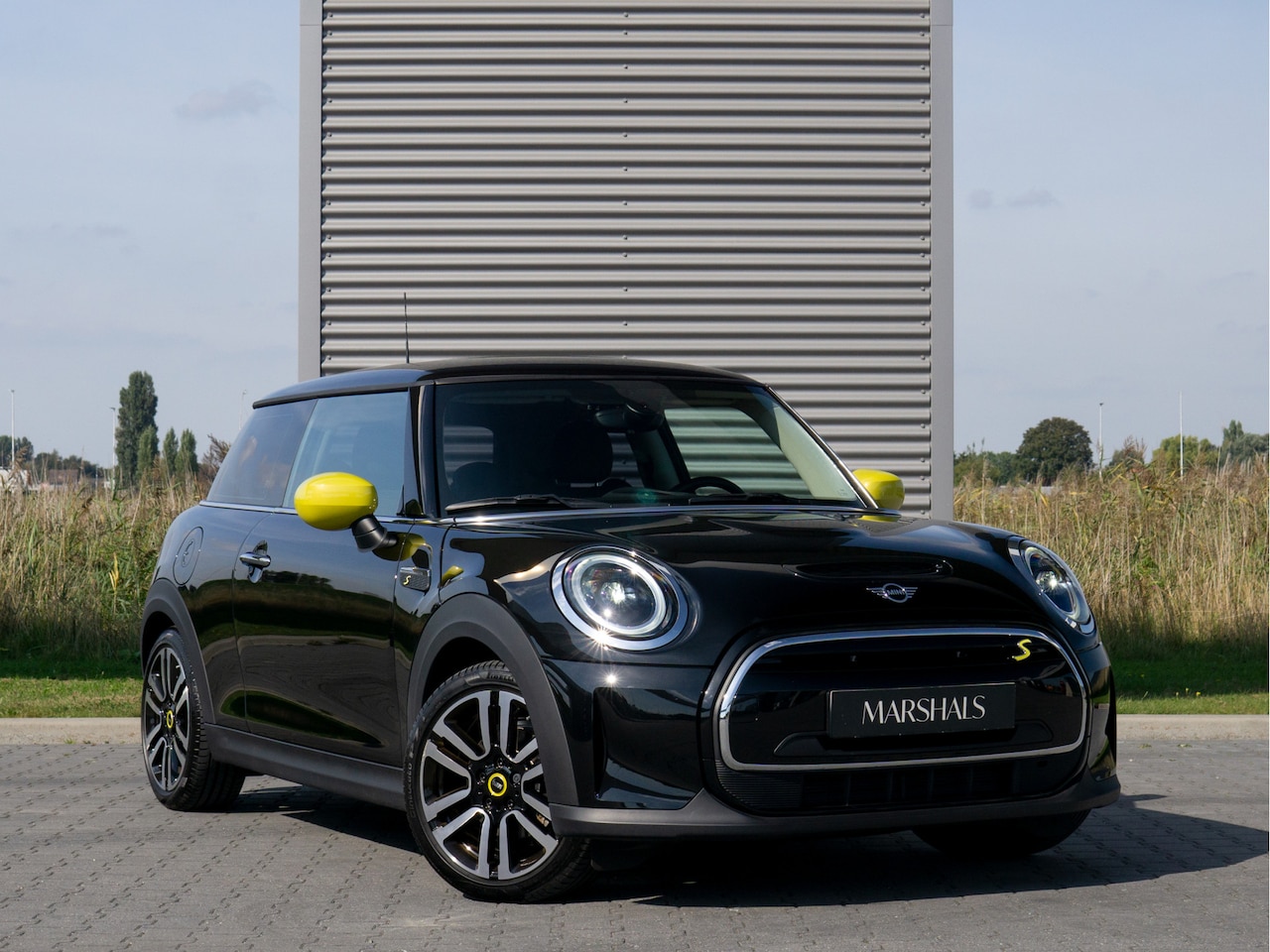 MINI Mini-Electric - Cooper SE Apple Carplay | 17 inch | Leder | Facelift | Xenon - AutoWereld.nl