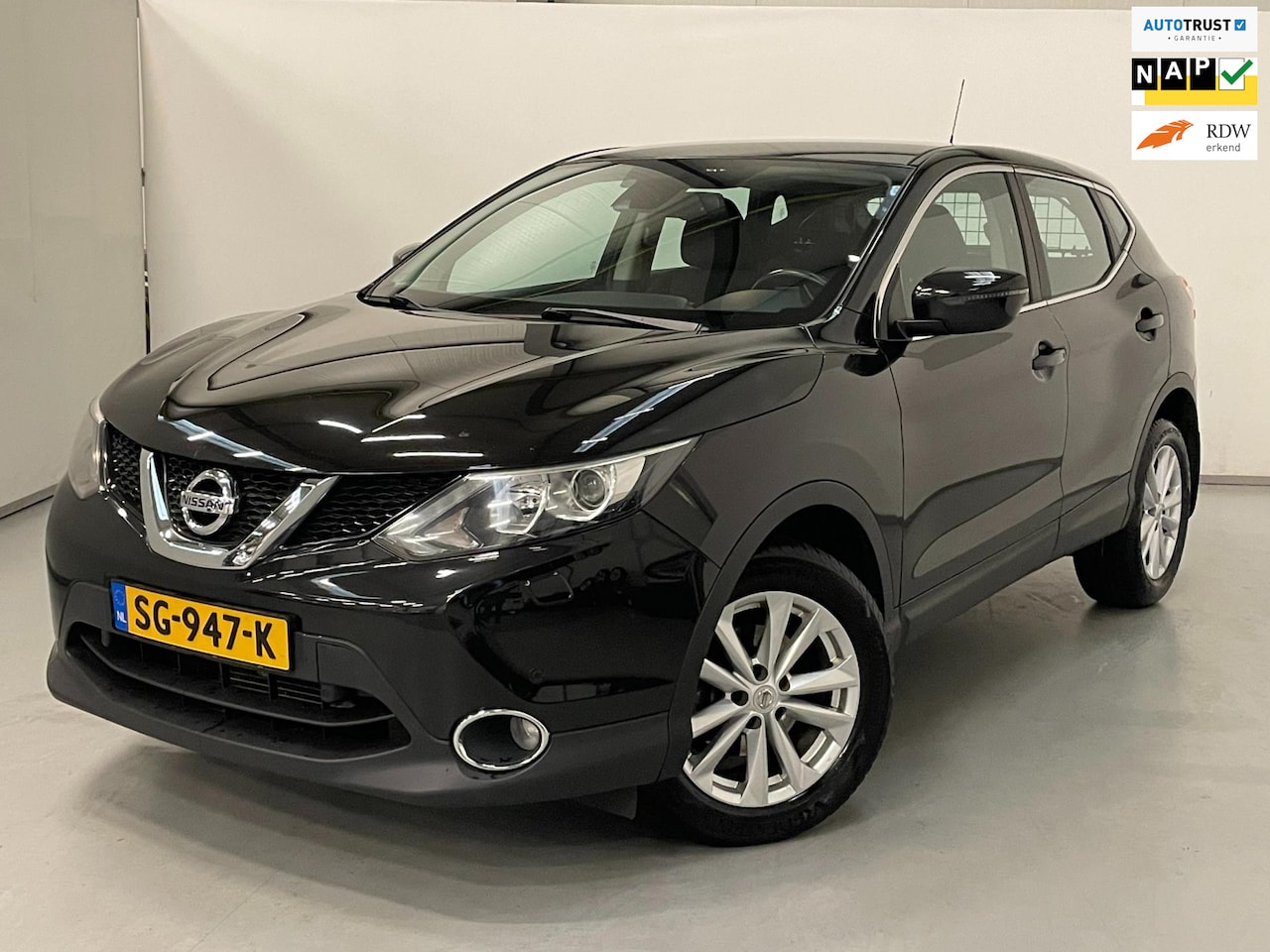 Nissan Qashqai - 1.2 / Aut / Navi / Camera / Stoelverwarming - AutoWereld.nl