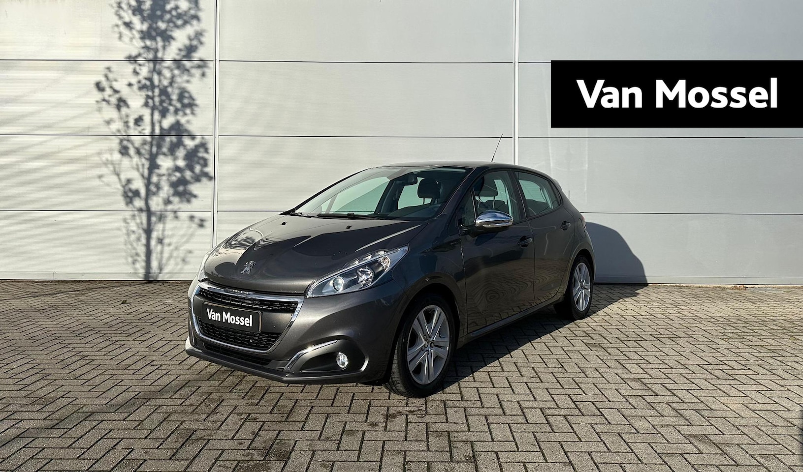 Peugeot 208 - 1.2 PureTech Signature | Airco | Navigatie | Parkeersensoren | Slechts 24000km! - AutoWereld.nl