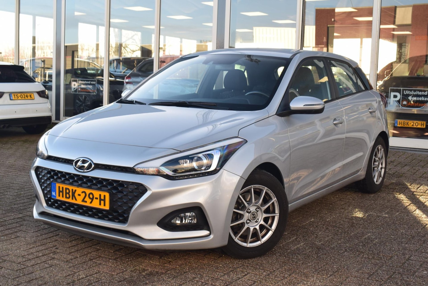 Hyundai i20 - 1.0 T-GDI Comfort | STOELVERARMING | CLIMATE CONTROL | CRUISE CONTROL | ANDROID AUTO | APP - AutoWereld.nl