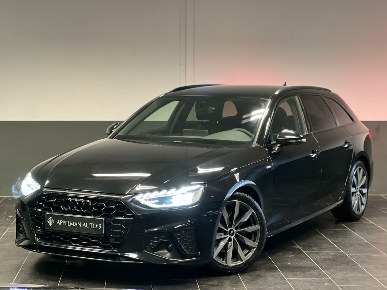 Audi A4 Avant - 35 TFSI S edition Competition | 3 X S-Line | NAP | Virtual | Sfeer | Elek. Achterklep | - AutoWereld.nl