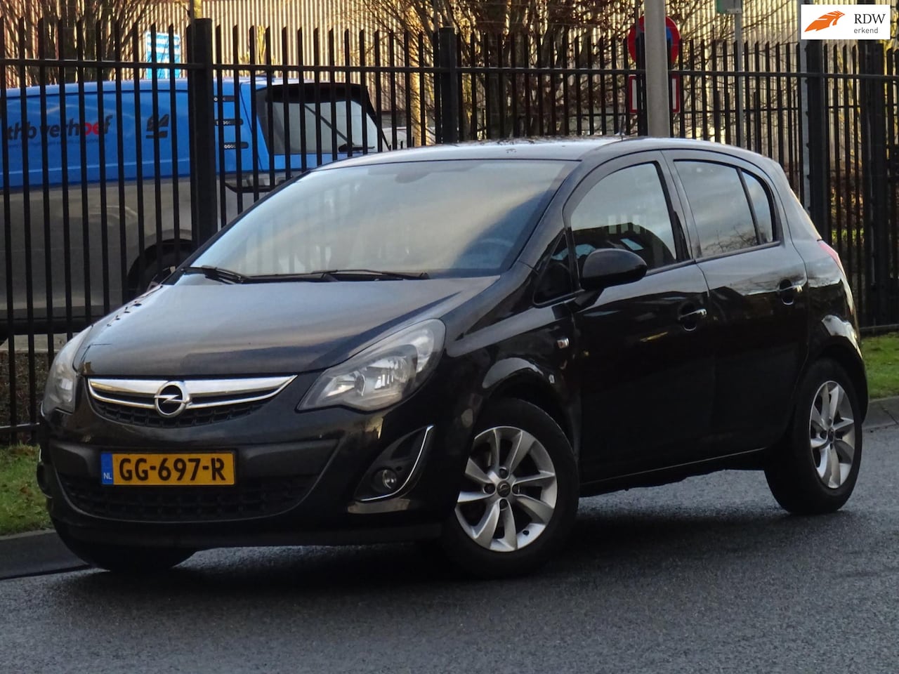 Opel Corsa - 1.4-16V BlitZ 5DRS NAVI/AIRCO/CRUISE/PDC/NW APK - AutoWereld.nl