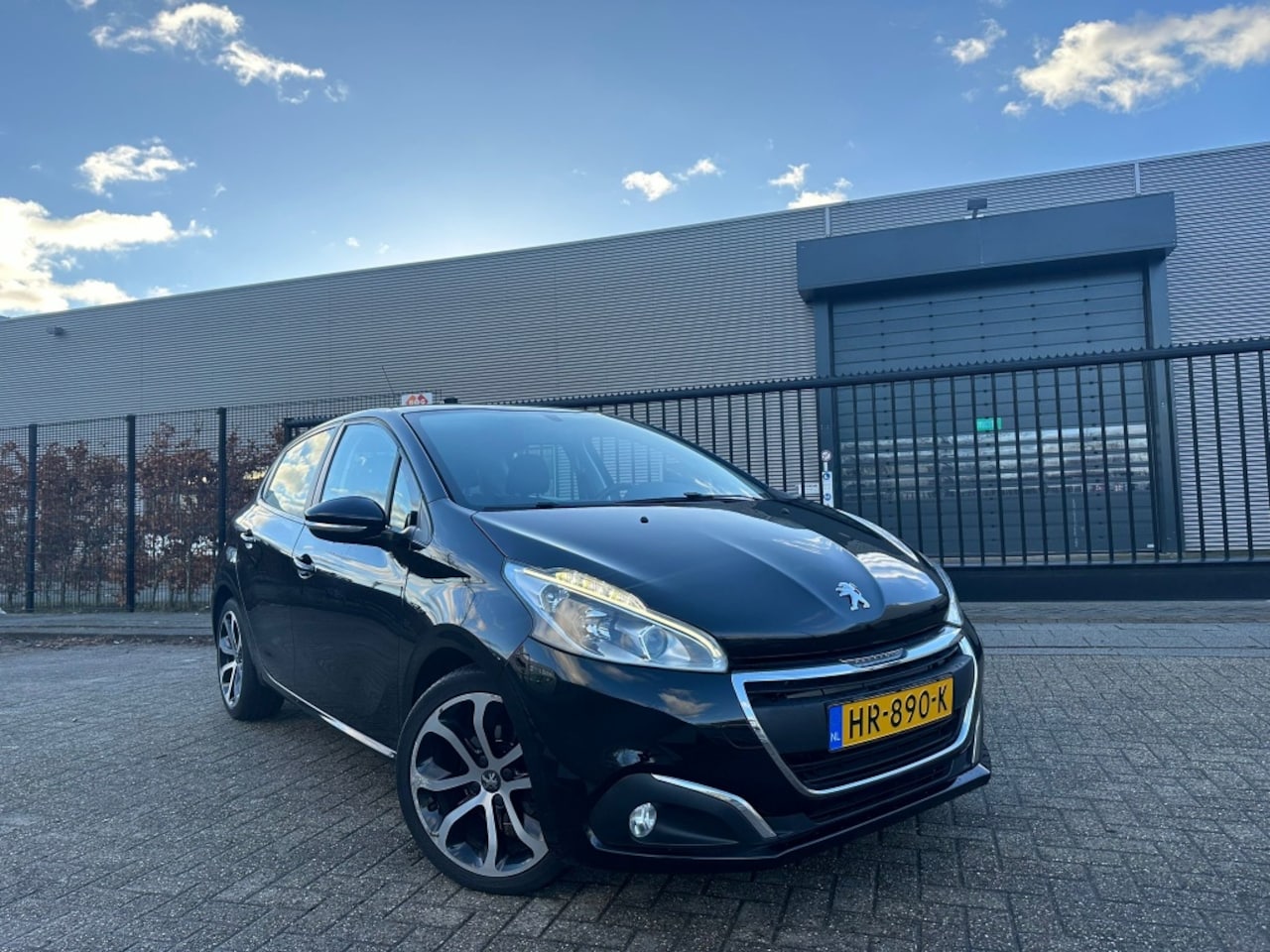 Peugeot 208 - 1.6 Blue HDI Facelift Navigatie|Clima 2015 - AutoWereld.nl