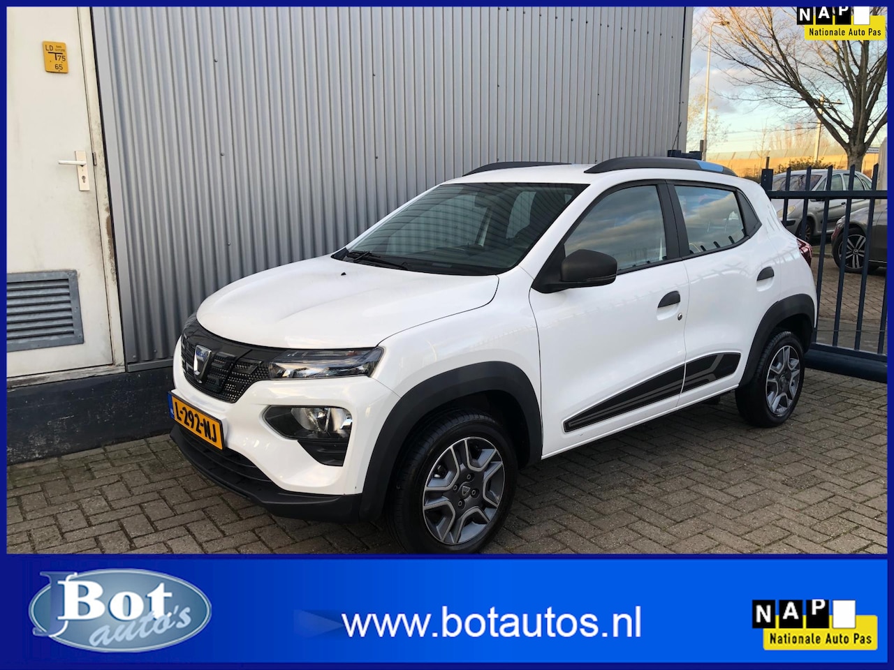 Dacia Spring - Business 27 kWh /1E EIGENAAR / LEDER / NL-AUTO / AIRCO / ACHTERUITRIJCAMERA / BLUETOOH / P - AutoWereld.nl