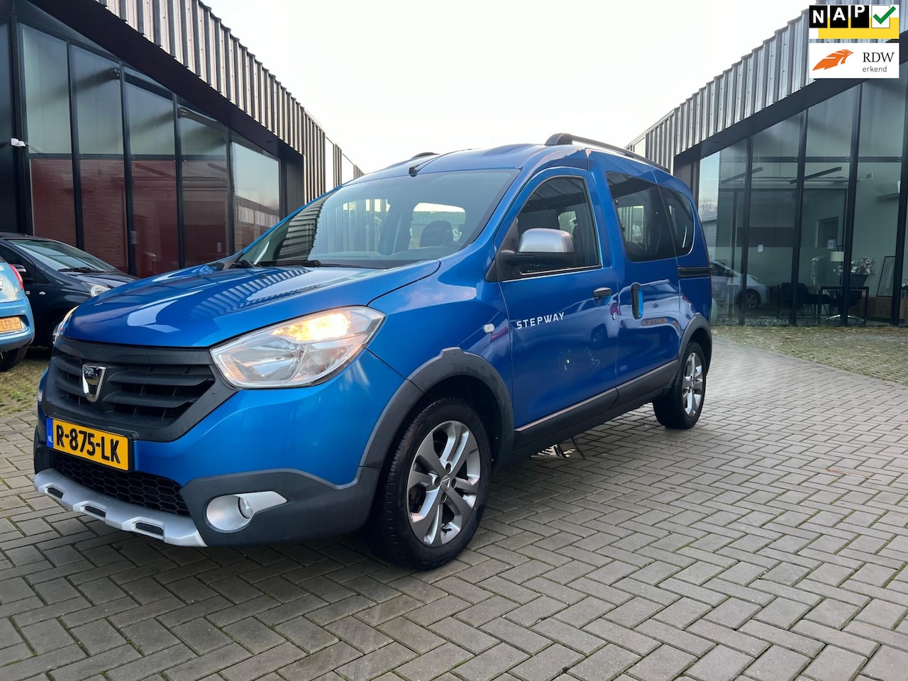 Dacia Dokker - 1.2 TCe Stepway Airco Cruise Elek pakket PDC Nwe APK - AutoWereld.nl