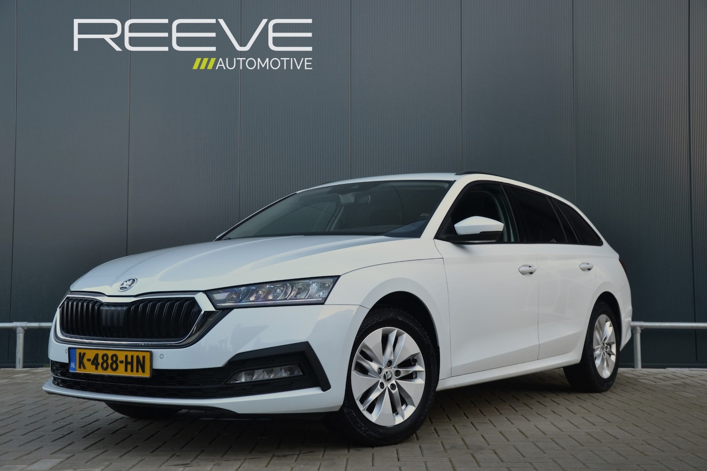 Skoda Octavia Combi - 1.0 TSI Business Edition | Nieuwe APK | Keyless | Digitaal Dashboard | Trekhaak | Elektris - AutoWereld.nl