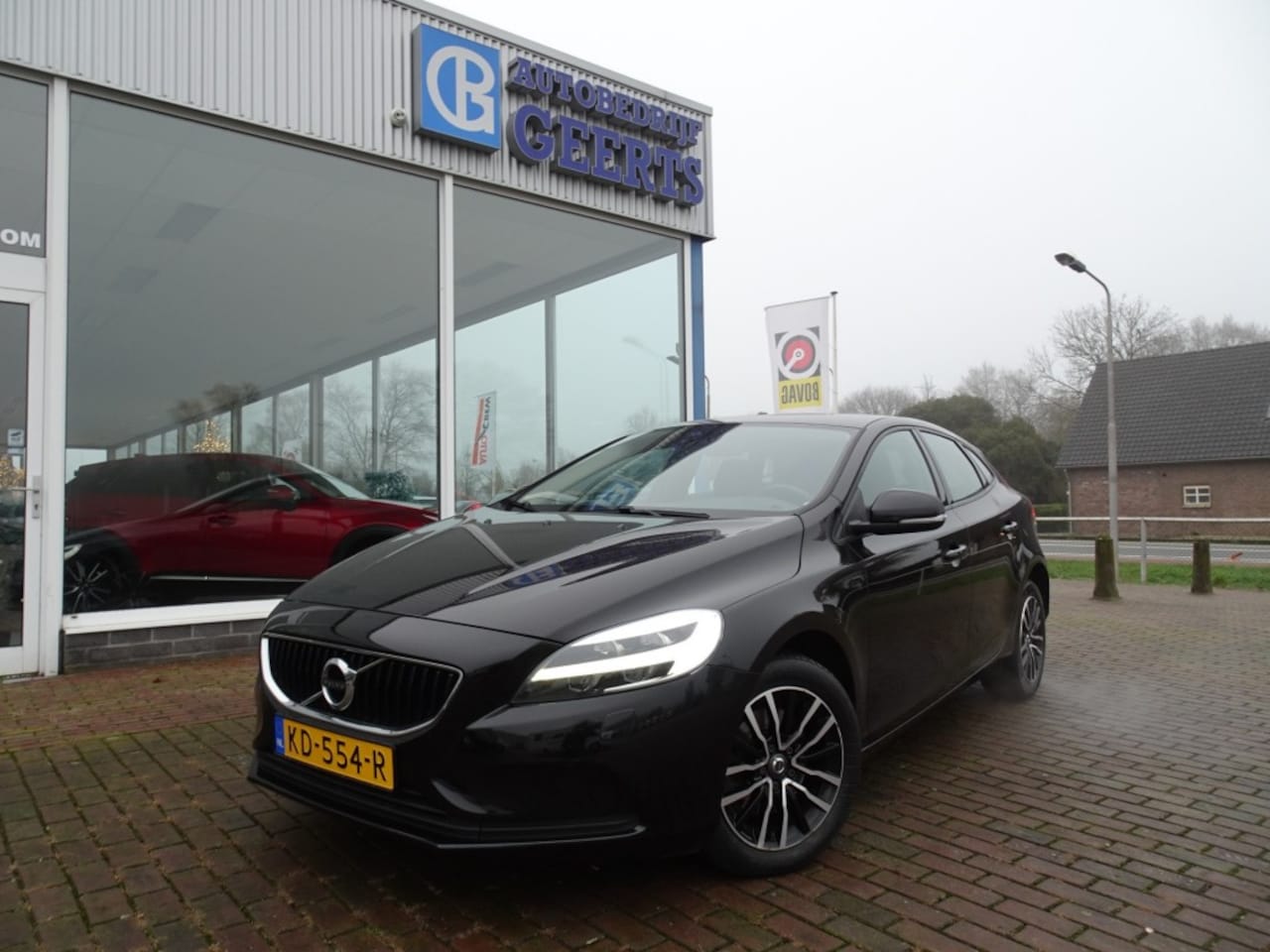 Volvo V40 - 2.0 T2 Momentum LED/Navi/PDC/Stoelverwarming - AutoWereld.nl