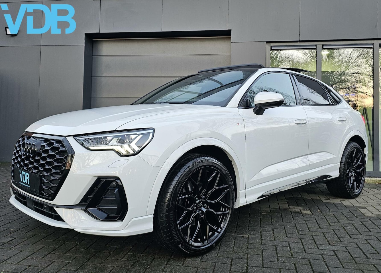 Audi Q3 Sportback - 35 TFSI S-Line BLACK EDITION PANO VOL!! - AutoWereld.nl