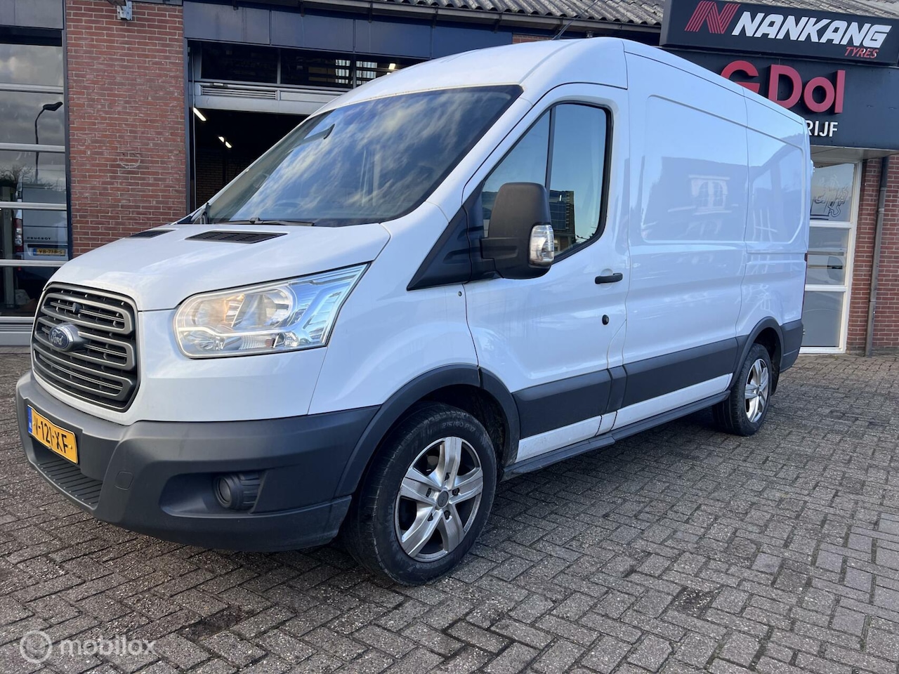 Ford Transit - 290 2.2 TDCI L2H2 Ambiente 290 2.2 TDCI L2H2 Ambiente - AutoWereld.nl