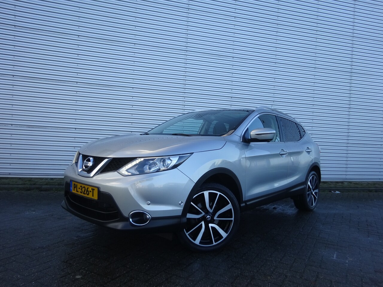 Nissan Qashqai - 1.2 Tekna 1e Eigenaar / Airco / Navi / Camera / Parkeers. / Trekhaak - AutoWereld.nl