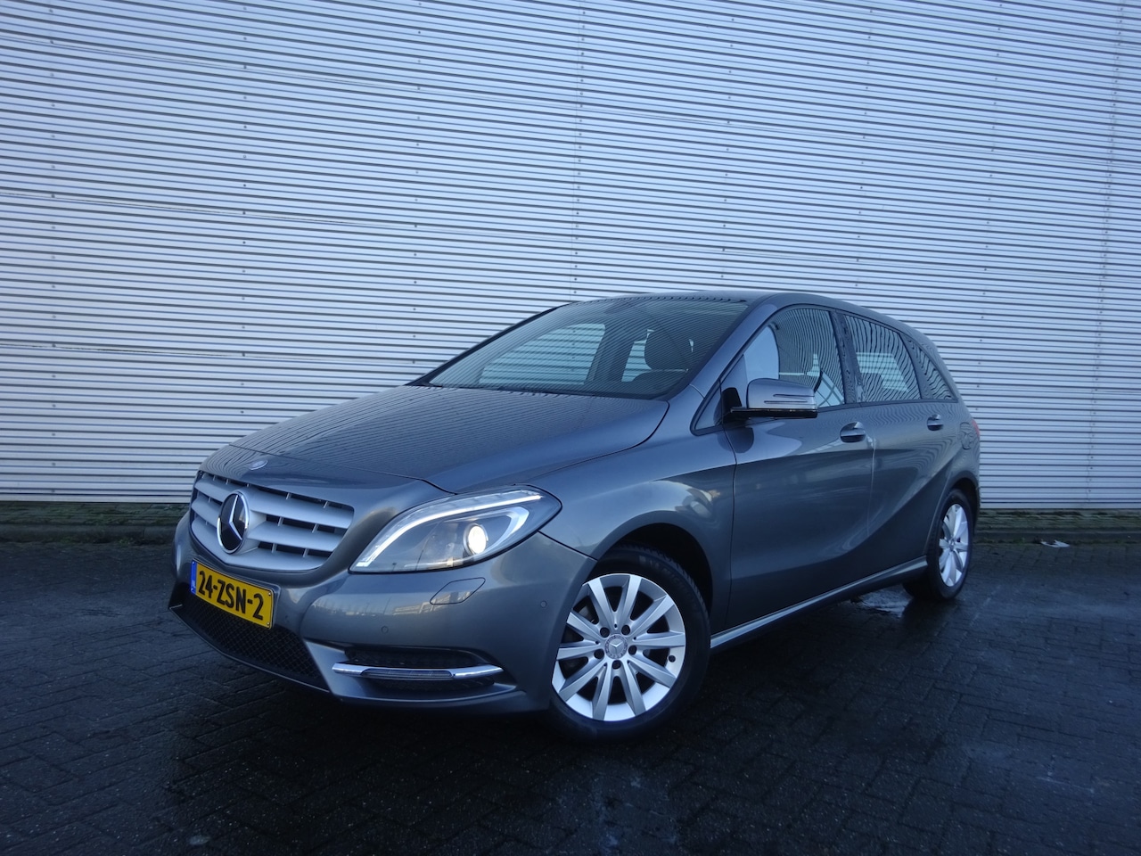 Mercedes-Benz B-klasse - 180 Ambition AUTOMAAT Airco / Navi / Camera / Elektr. stoelen / Cruise - AutoWereld.nl