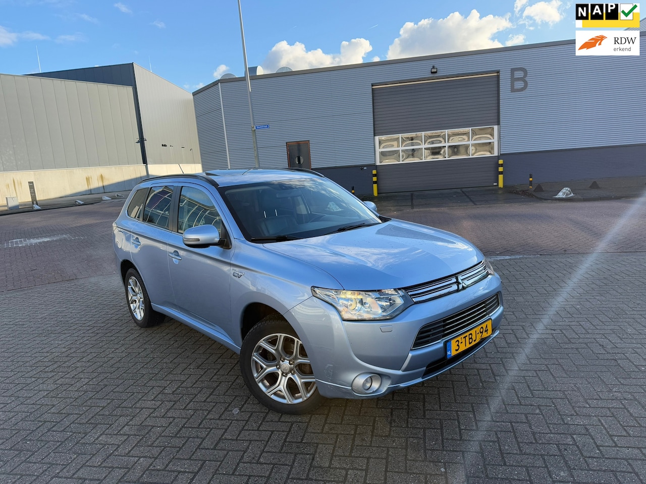 Mitsubishi Outlander - 2.0 PHEV Instyle DAK AUTOMAAT LEER NEW APK - AutoWereld.nl