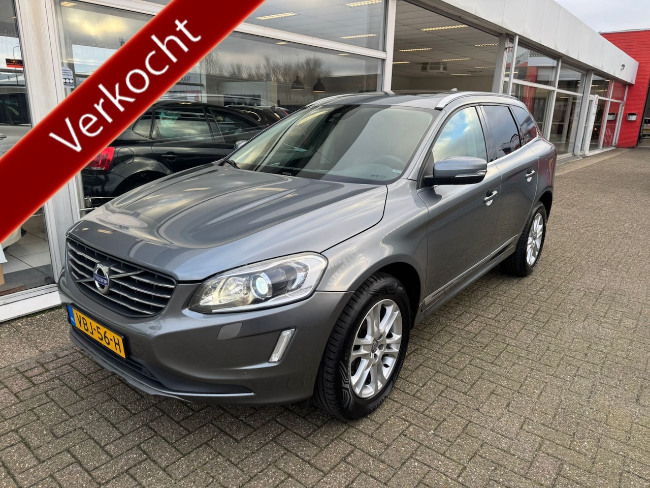 Volvo XC60 - 2.4 5 CILINDER 220PK! GRIJS KENTEKEN |BEDRIJFSWAGEN 2 ZITS !! Automaat | Trekhaak | Cruise - AutoWereld.nl