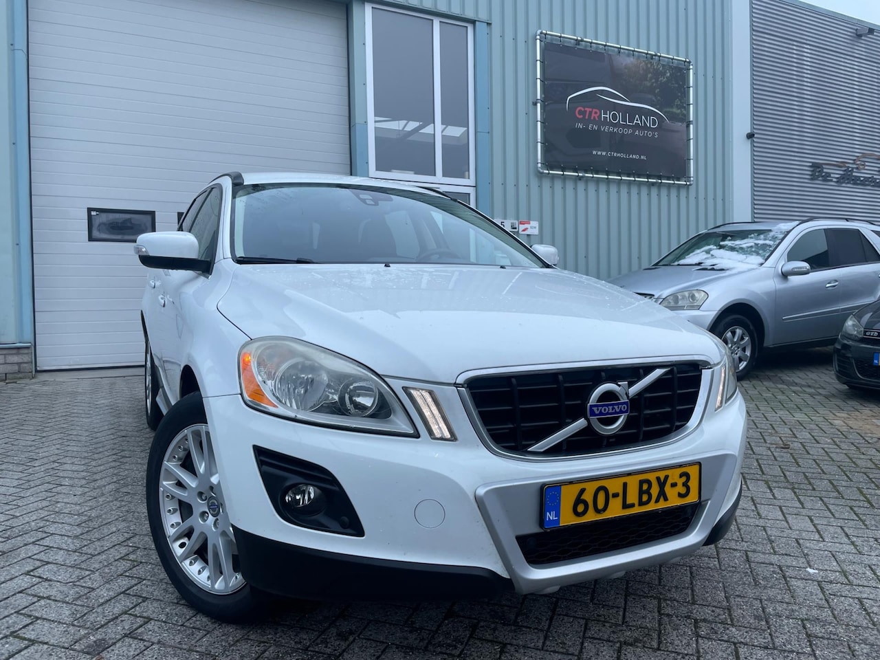 Volvo XC60 - 2.4D Momentum (bj 2010) 175PK|LEER|NAVI|ECC|CARPLAY - AutoWereld.nl