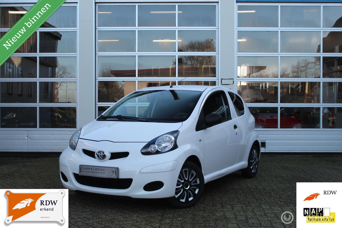 Toyota Aygo - 1.0-12V Access 3-Deurs Stuurbekrachtiging Radio/Cd/Aux Dubbele Airbags 12V.-Aansl. Zwart I - AutoWereld.nl