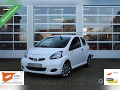 Toyota Aygo - 1.0-12V Access 3-Deurs Stuurbekrachtiging Radio/Cd/Aux Dubbele Airbags 12V.-Aansl. Zwart I