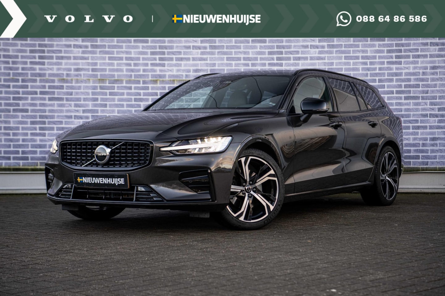 Volvo V60 - 2.0 B4 Plus Dark | Adaptive Cruise Control | Panoramadak | 19” | Camera | Apple Carplay | - AutoWereld.nl