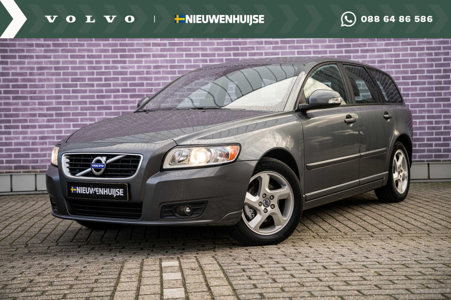 Volvo V50 - 2.0 Sport | Volvo dealer onderhouden | Navigatie | Parkeersensoren achter | Climate contro - AutoWereld.nl