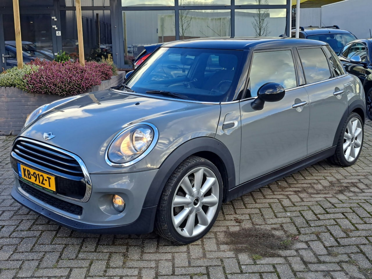 MINI Cooper - Mini 1.5 Business | AUTOMAAT | 5-DEURS | NAVI - AutoWereld.nl