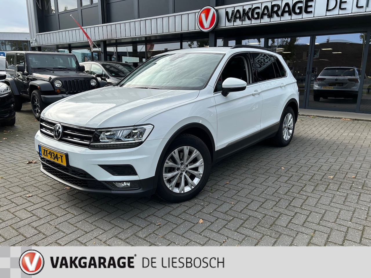 Volkswagen Tiguan - 1.5 TSI ACT Comfortline Business / Navigatie /led verlichting / elec achterklep /stoel ver - AutoWereld.nl