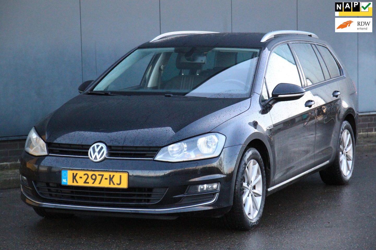 Volkswagen Golf - 1.2 TSI Business Edition R Connected Navigatie/Parkeersensor/Stoelverwarming - AutoWereld.nl