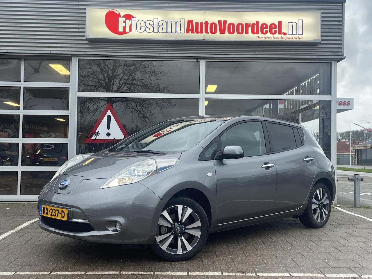 Nissan LEAF - Tekna 30 kWh /Clima/Cruise/leder/360 camera/Bose/6 mnd Autotrust garantie/ - AutoWereld.nl